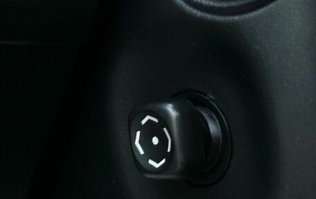 Toyota Land Cruiser Prado 150 рестайлинг 2, 2012 год, 2 819 000 рублей, 26 фотография