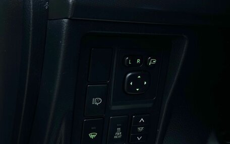 Toyota Land Cruiser Prado 150 рестайлинг 2, 2012 год, 2 819 000 рублей, 33 фотография