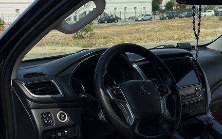 Mitsubishi Pajero Sport III рестайлинг, 2016 год, 2 650 000 рублей, 7 фотография