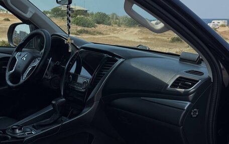 Mitsubishi Pajero Sport III рестайлинг, 2016 год, 2 650 000 рублей, 8 фотография