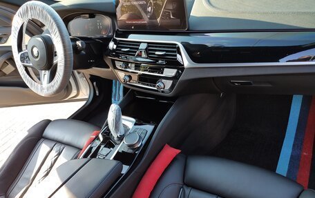 BMW 5 серия, 2021 год, 5 999 999 рублей, 13 фотография