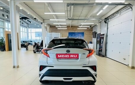 Toyota C-HR I рестайлинг, 2017 год, 2 429 000 рублей, 5 фотография