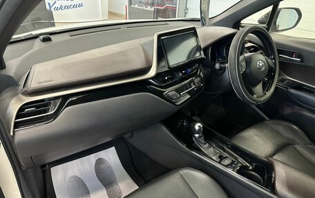 Toyota C-HR I рестайлинг, 2017 год, 2 429 000 рублей, 13 фотография