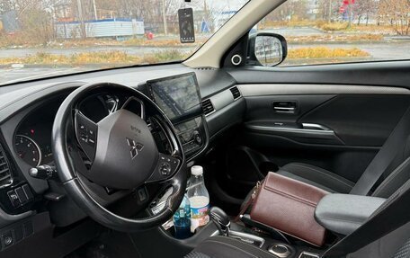 Mitsubishi Outlander III рестайлинг 3, 2016 год, 1 450 000 рублей, 7 фотография