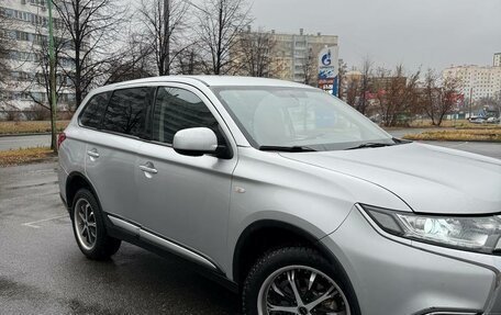 Mitsubishi Outlander III рестайлинг 3, 2016 год, 1 450 000 рублей, 5 фотография