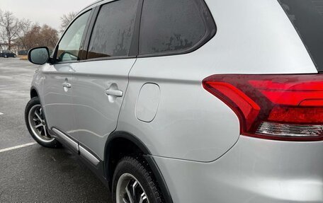 Mitsubishi Outlander III рестайлинг 3, 2016 год, 1 450 000 рублей, 2 фотография