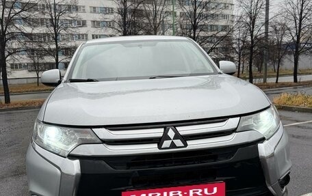 Mitsubishi Outlander III рестайлинг 3, 2016 год, 1 450 000 рублей, 3 фотография