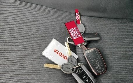 Toyota Land Cruiser Prado 150 рестайлинг 2, 2018 год, 5 699 000 рублей, 19 фотография