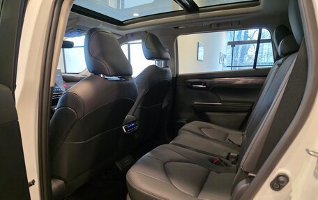 Toyota Highlander, 2025 год, 6 300 000 рублей, 24 фотография