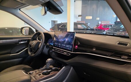 Toyota Highlander, 2025 год, 6 300 000 рублей, 31 фотография