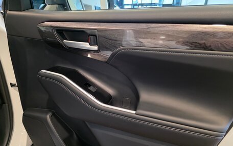 Toyota Highlander, 2025 год, 6 300 000 рублей, 30 фотография