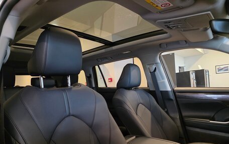 Toyota Highlander, 2025 год, 6 300 000 рублей, 32 фотография