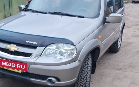 Chevrolet Niva I рестайлинг, 2010 год, 650 000 рублей, 3 фотография