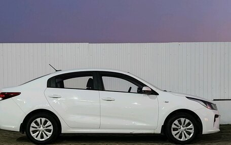 KIA Rio IV, 2018 год, 1 370 000 рублей, 6 фотография