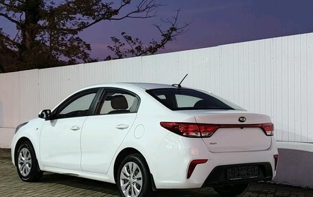 KIA Rio IV, 2018 год, 1 370 000 рублей, 3 фотография