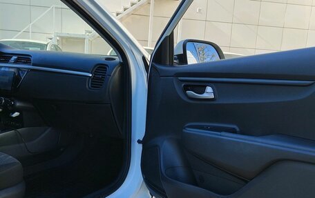 KIA Rio IV, 2018 год, 1 370 000 рублей, 14 фотография