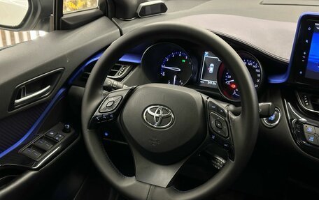 Toyota C-HR I рестайлинг, 2020 год, 2 650 000 рублей, 16 фотография