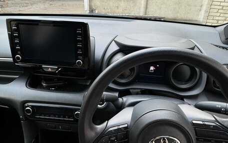 Toyota Yaris, 2020 год, 1 300 000 рублей, 2 фотография