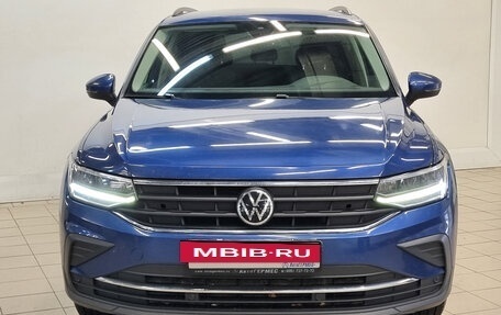 Volkswagen Tiguan II, 2021 год, 2 350 000 рублей, 2 фотография