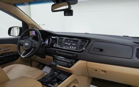 KIA Carnival III, 2016 год, 2 249 000 рублей, 6 фотография