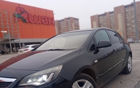 Opel Astra J, 2011 год, 670 000 рублей, 2 фотография