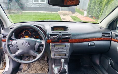 Toyota Avensis III рестайлинг, 2005 год, 510 000 рублей, 21 фотография