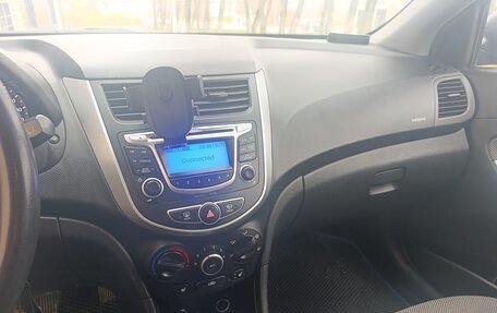 Hyundai Solaris II рестайлинг, 2013 год, 780 000 рублей, 7 фотография