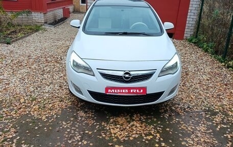 Opel Astra J, 2011 год, 700 000 рублей, 1 фотография
