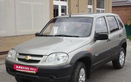 Chevrolet Niva I рестайлинг, 2010 год, 530 000 рублей, 2 фотография