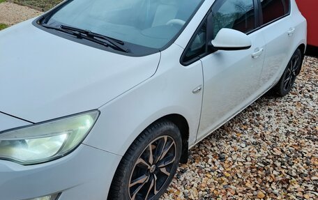 Opel Astra J, 2011 год, 700 000 рублей, 4 фотография