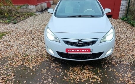 Opel Astra J, 2011 год, 700 000 рублей, 3 фотография