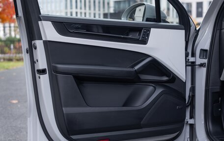 Porsche Cayenne III, 2024 год, 23 490 000 рублей, 12 фотография