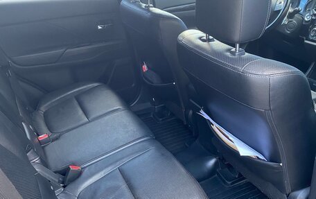 Mitsubishi Outlander III рестайлинг 3, 2015 год, 1 800 000 рублей, 6 фотография