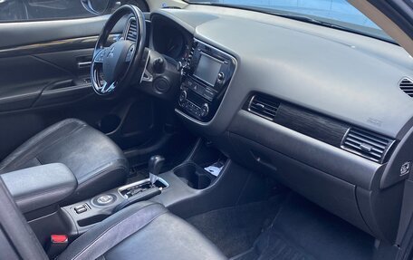 Mitsubishi Outlander III рестайлинг 3, 2015 год, 1 800 000 рублей, 7 фотография