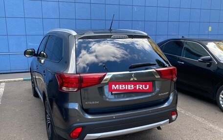 Mitsubishi Outlander III рестайлинг 3, 2015 год, 1 800 000 рублей, 5 фотография