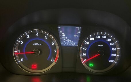 Hyundai Solaris II рестайлинг, 2011 год, 810 000 рублей, 15 фотография