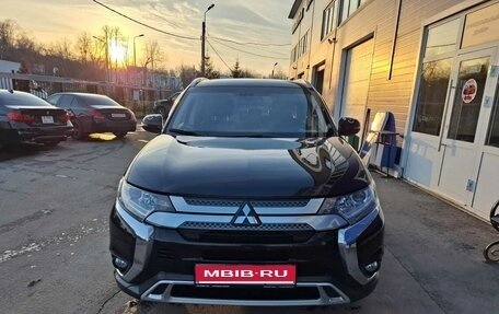 Mitsubishi Outlander III рестайлинг 3, 2019 год, 2 000 000 рублей, 1 фотография