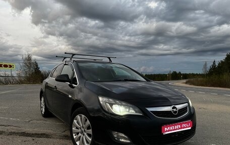 Opel Astra J, 2011 год, 660 000 рублей, 1 фотография