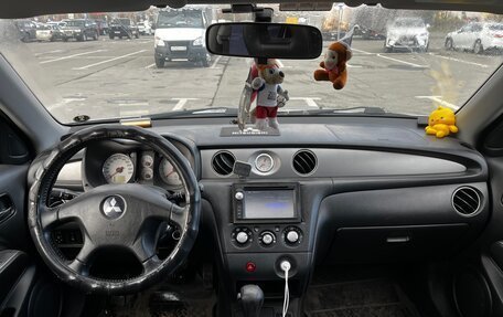 Mitsubishi Outlander III рестайлинг 3, 2005 год, 800 000 рублей, 9 фотография