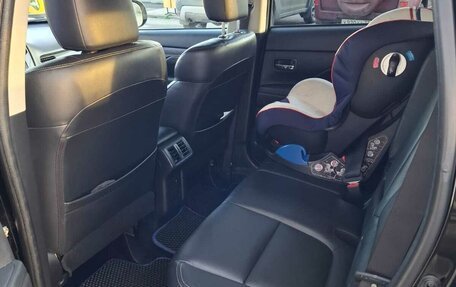 Mitsubishi Outlander III рестайлинг 3, 2019 год, 2 000 000 рублей, 5 фотография