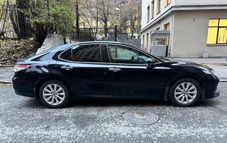 Toyota Camry, 2021 год, 2 600 000 рублей, 4 фотография