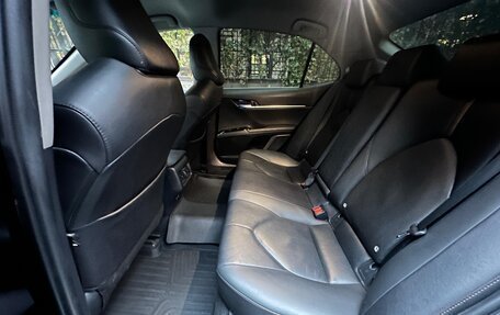 Toyota Camry, 2021 год, 2 600 000 рублей, 9 фотография