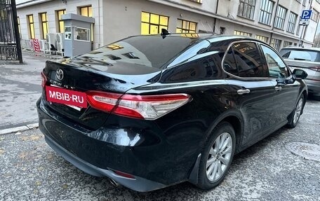 Toyota Camry, 2021 год, 2 600 000 рублей, 5 фотография