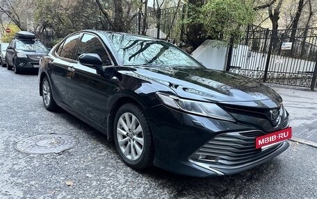 Toyota Camry, 2021 год, 2 600 000 рублей, 3 фотография