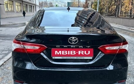 Toyota Camry, 2021 год, 2 600 000 рублей, 6 фотография