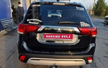 Mitsubishi Outlander III рестайлинг 3, 2019 год, 2 000 000 рублей, 6 фотография