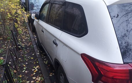 Mitsubishi Outlander III рестайлинг 3, 2018 год, 1 780 000 рублей, 4 фотография