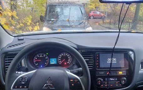 Mitsubishi Outlander III рестайлинг 3, 2018 год, 1 780 000 рублей, 5 фотография