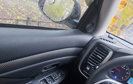 Mitsubishi Outlander III рестайлинг 3, 2018 год, 1 780 000 рублей, 8 фотография