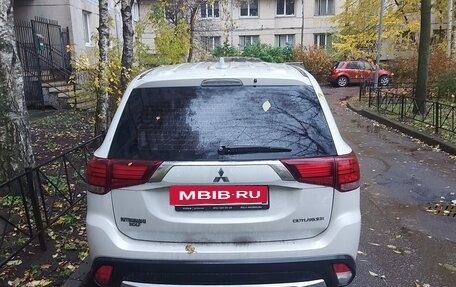 Mitsubishi Outlander III рестайлинг 3, 2018 год, 1 780 000 рублей, 2 фотография